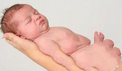 给宝宝抚触，代妈应该注意什么